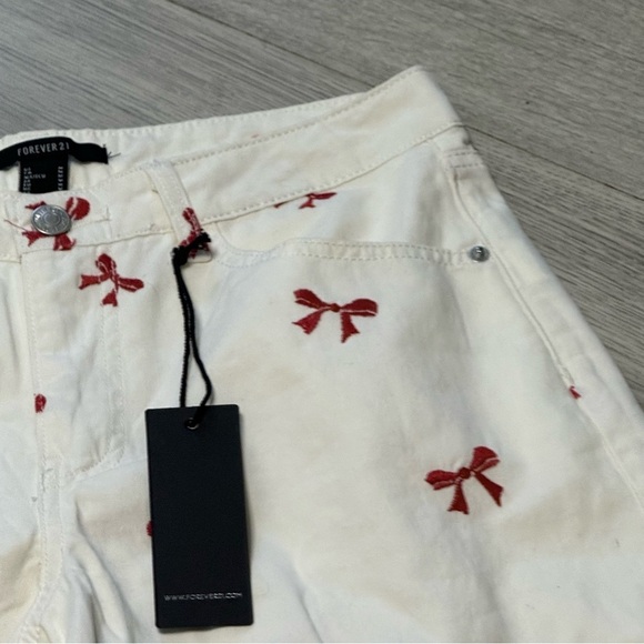 Holiday Style NWT Wide Leg Forever 21 Off White Pants with Red Bow Pattern - Picture 4 of 10